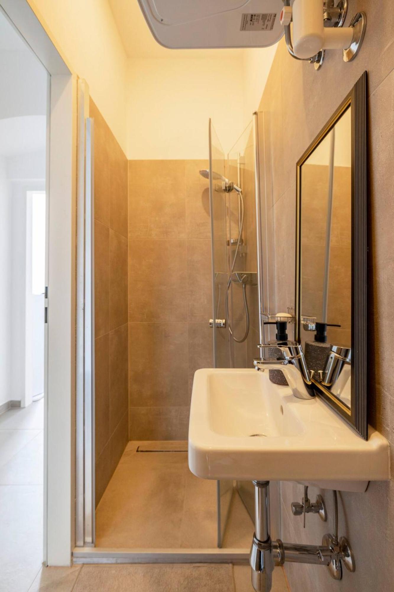 Apartment Near Schoenbrunn & Metro Wien Eksteriør billede